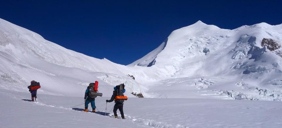 9 Nov (part 1) – short walk to camp 3, pressure mounting